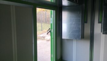 Container BESS : Stockage d'Énergie par Batteries Lithium-Ion pour Datacenters, Parcs Solaires, Éoliens et Peak Shaving 3 Intérieur container BESS armoires électriques batteries AIROPTA