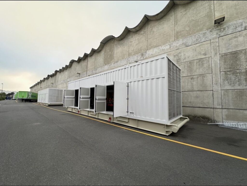 Châssis et cloche acoustique préparés en atelier pour recevoir les moteurs du client
