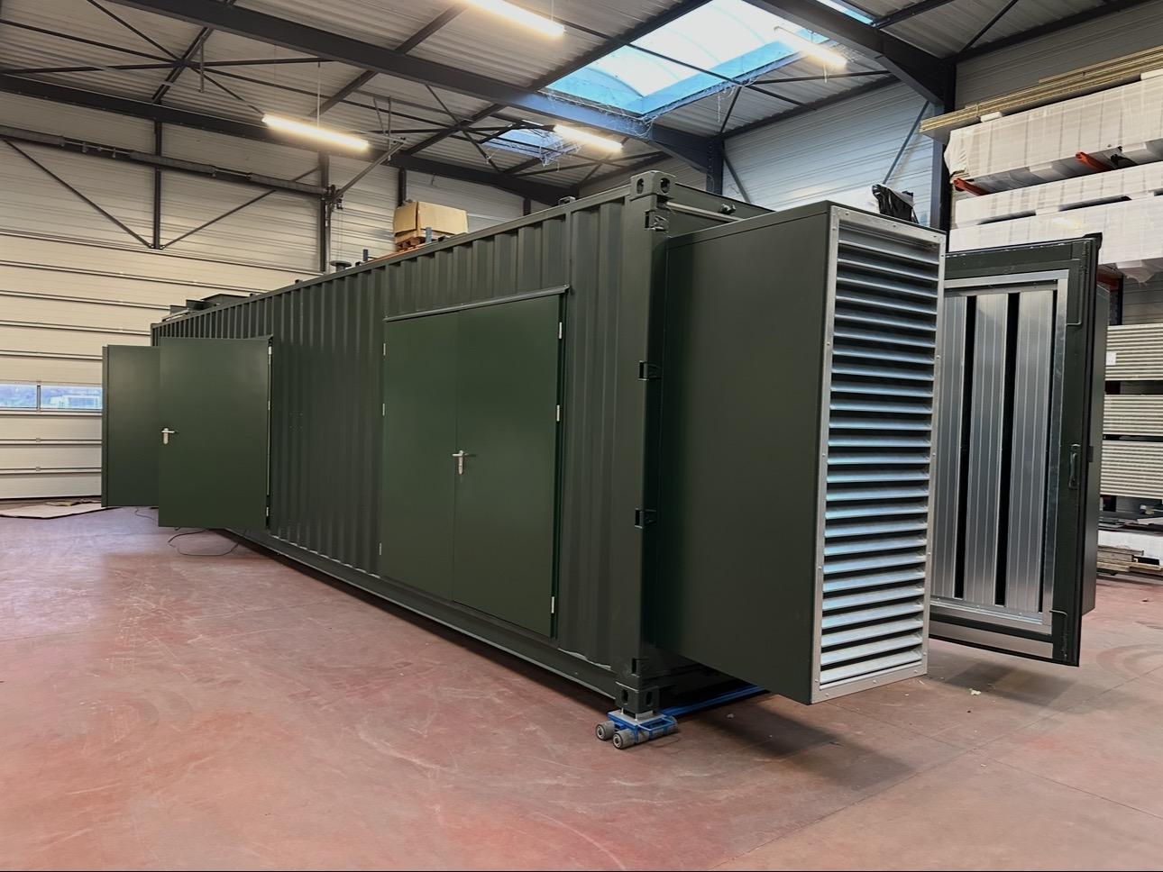 Container coupe-feu 2 h (REI 120) pour groupe électrogène : normes, classement et certification 1 Portes de container 40 pieds équipées de silencieux d'entrée d'air en excroissance
